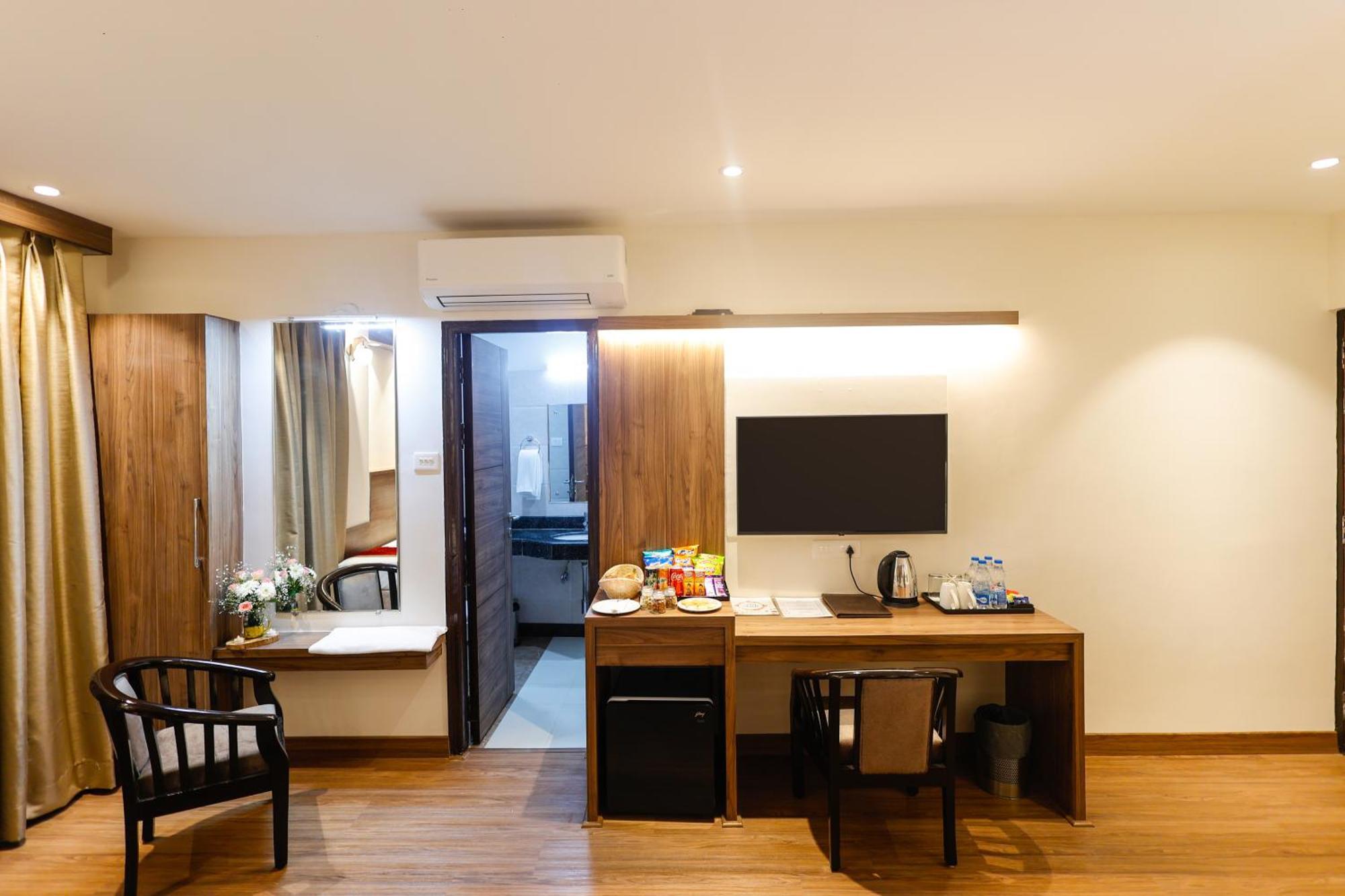 Hotel Dolphin International Varanasi Luaran gambar