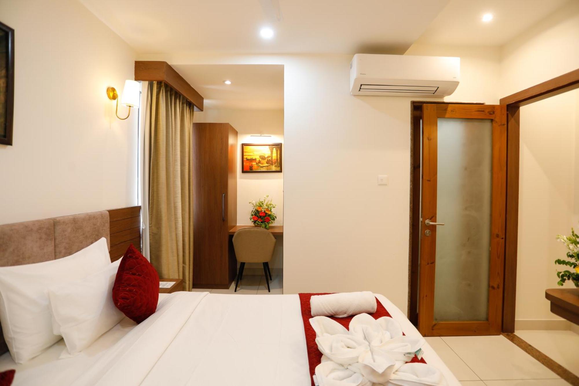 Hotel Dolphin International Varanasi Luaran gambar