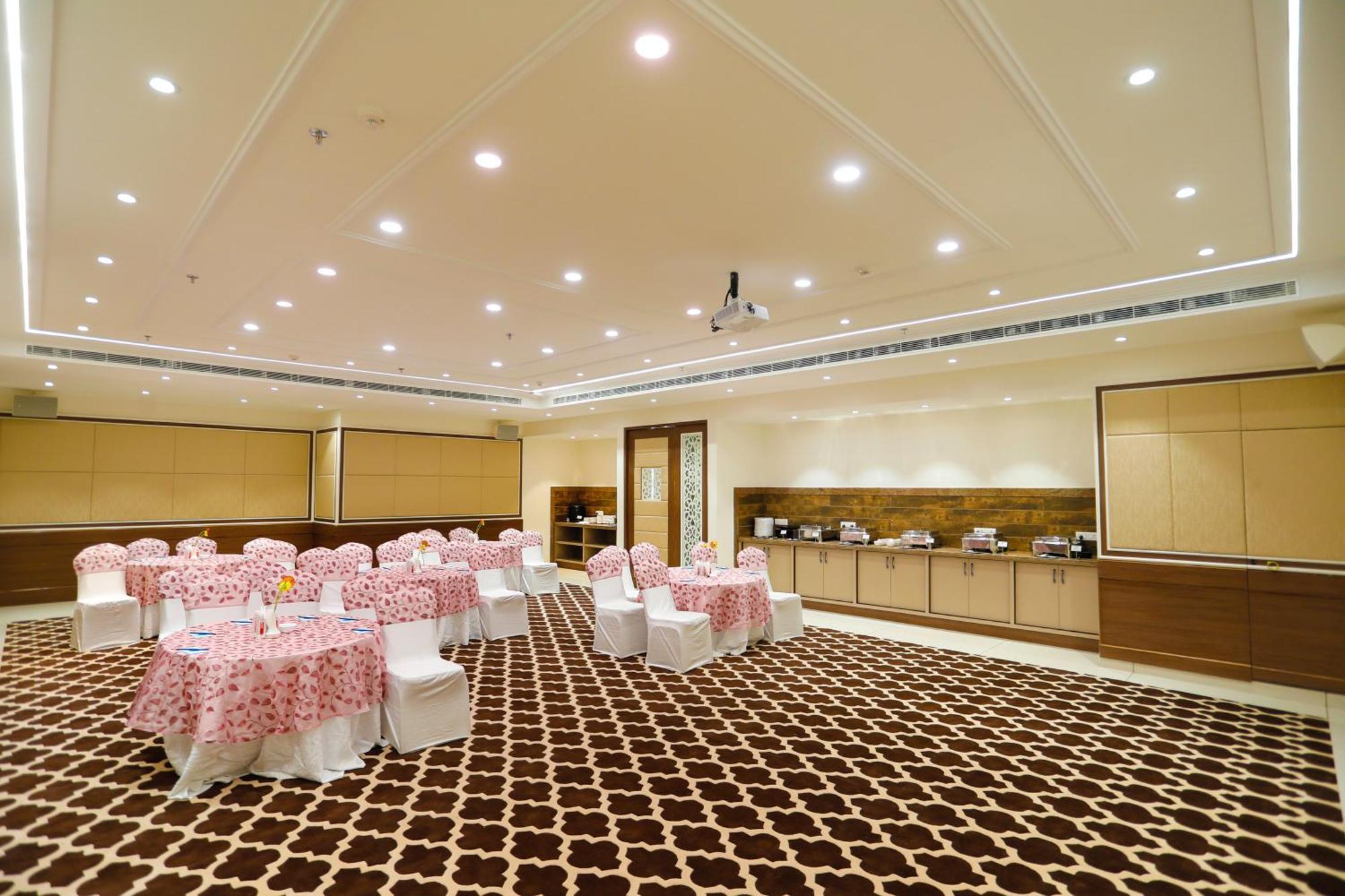 Hotel Dolphin International Varanasi Luaran gambar
