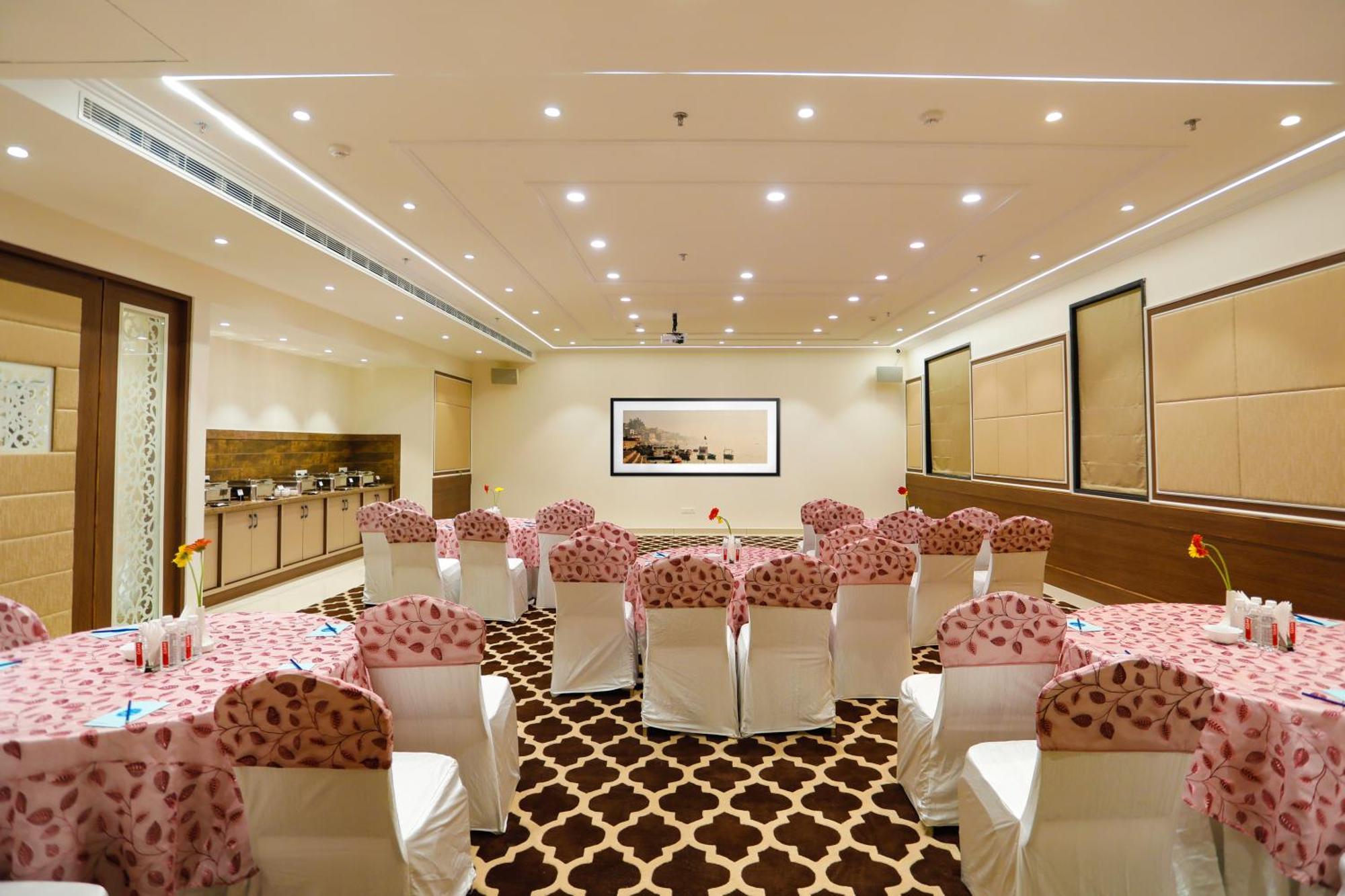 Hotel Dolphin International Varanasi Luaran gambar
