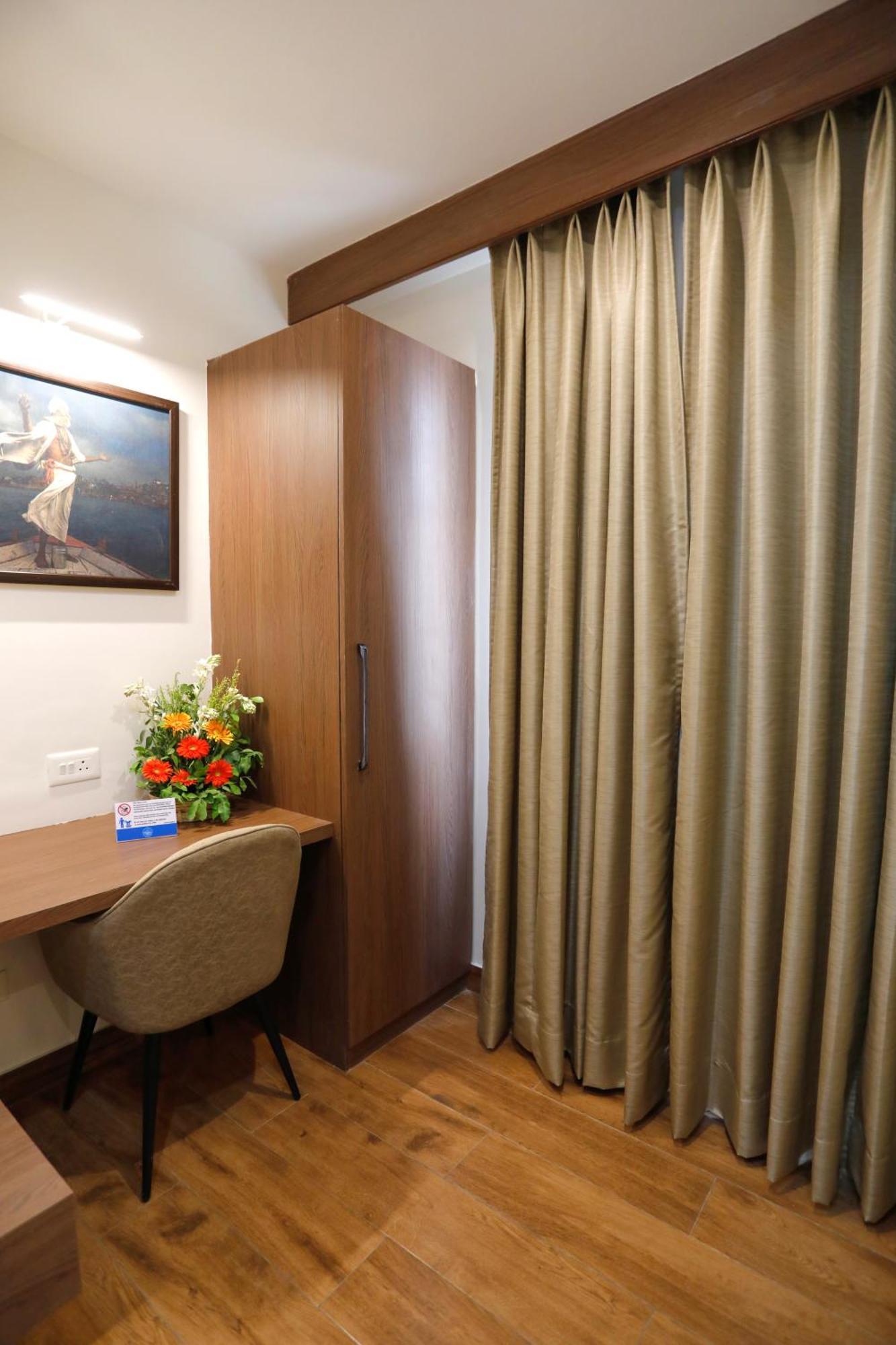 Hotel Dolphin International Varanasi Luaran gambar